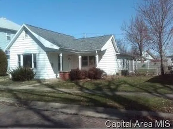 415 W Vine St, Taylorville, IL 62568