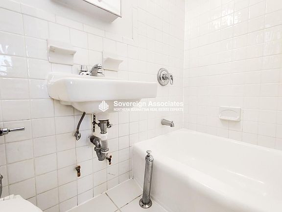 5th image of 936 W End Ave APT D12