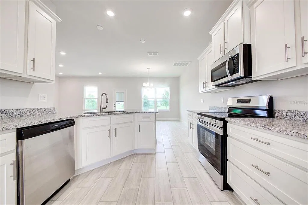 5 bed, 3.5 bath, 2705 sqft, $3,150 — Photo 4