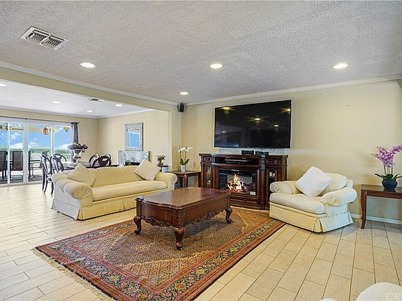 3rd image of 8608 Farralone Ave