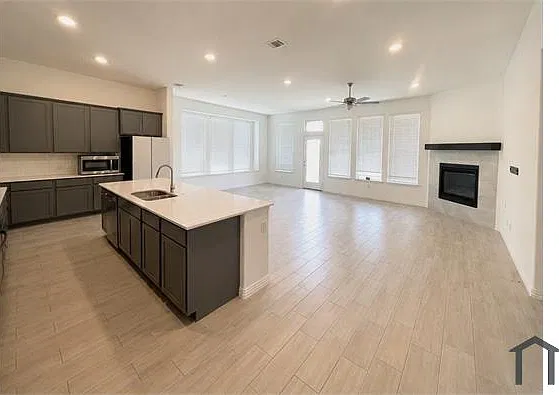 4 bed, $3,200 — Photo 3
