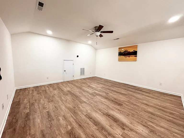 3485 Alister Ave SW — Photo 19