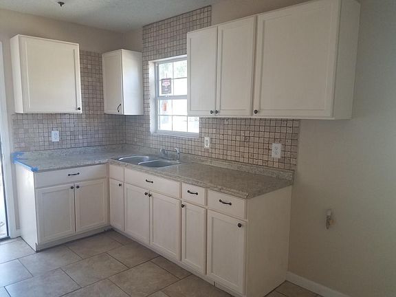 5th image of 906 E Petaluma Blvd