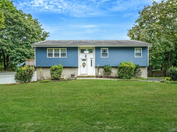 3 Selmar Court, Kings Park, NY 11754