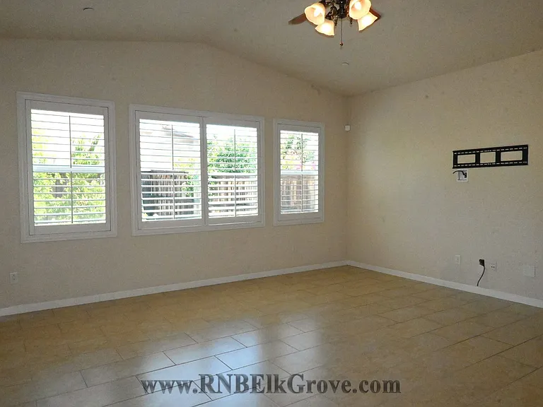 8280 Columbo Cir — Photo 12