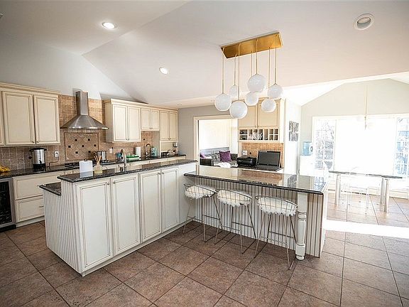 Huge kitchen 