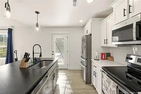 610 Lonely St — Photo 8