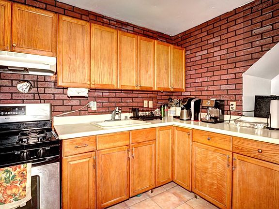 5th image of 335 Glencourt Way