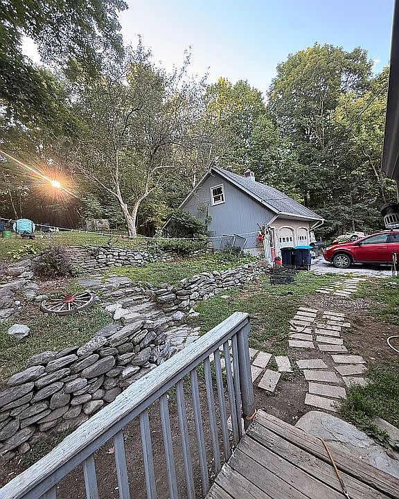 2nd image of 123 Fairfield Hill Rd