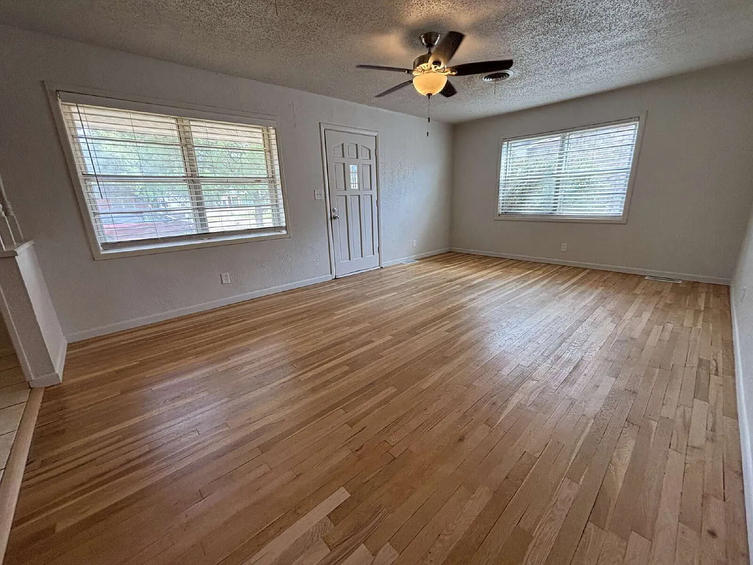3 bed, 2.0 bath, 1290 sqft, $1,450 — Photo 3
