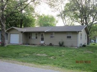 114 Sunset Ln, Centralia, MO 65240