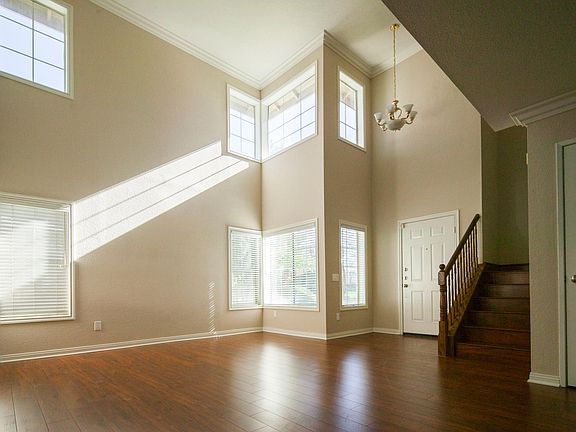 2nd image of 14292 Tuolumne Ct