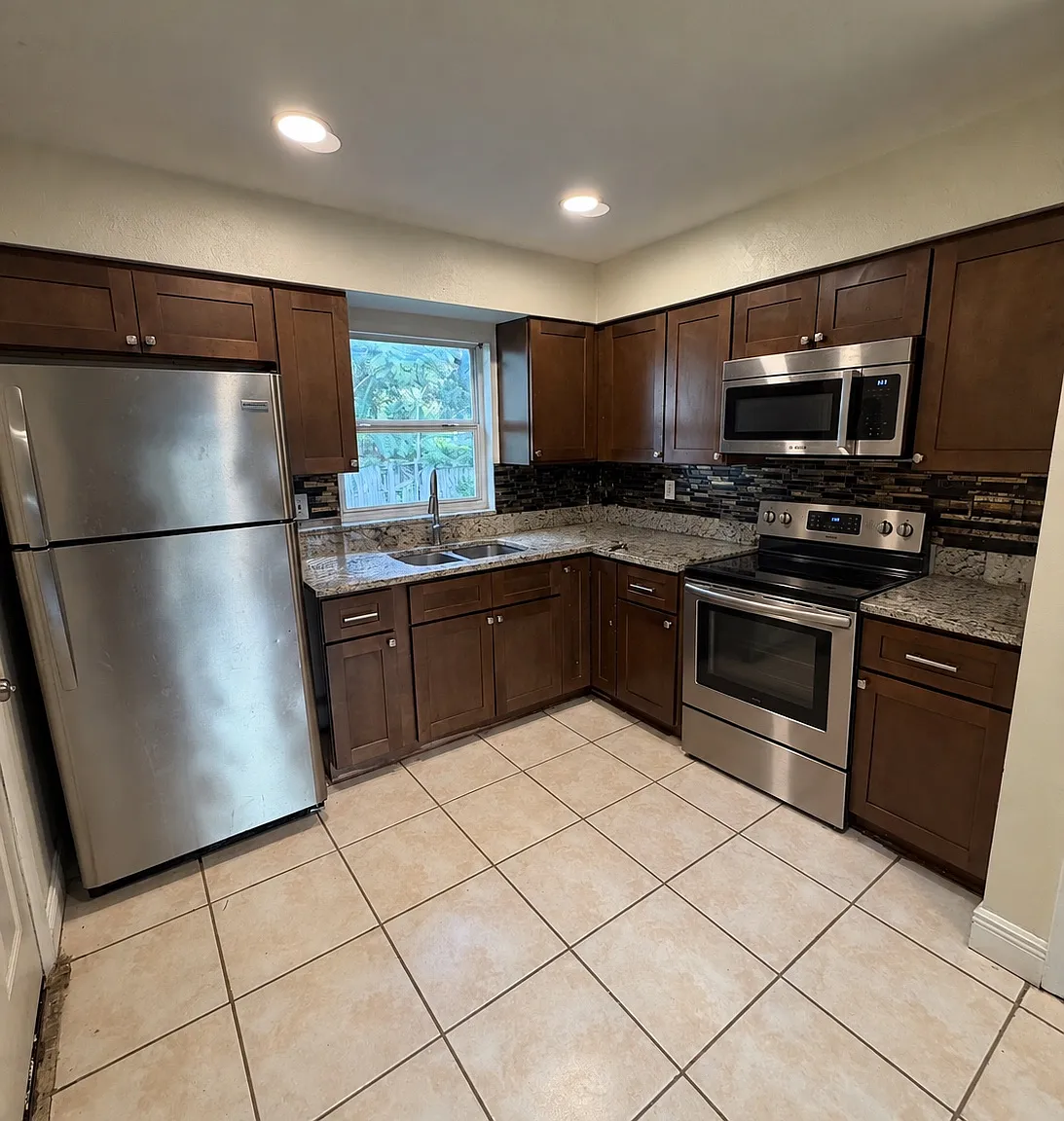 2 bed, 702 sqft, $1,750 — Photo 4