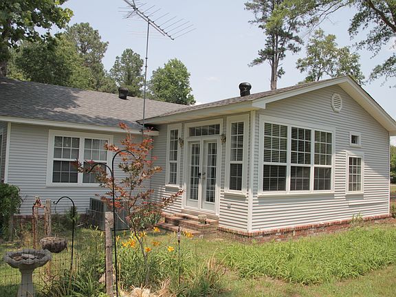 2nd image of 2420 Columbia Road 7