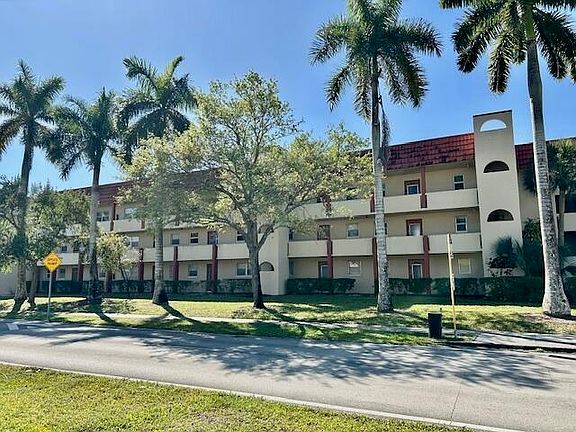 2nd image of 7960 Sunrise Lakes Drive N #205