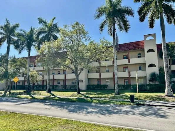 7960 Sunrise Lakes Drive N #205, Sunrise, FL 33322