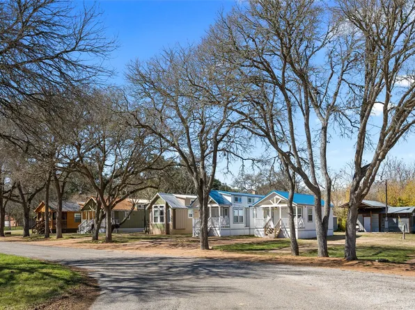 250 Park Ave #300, Staples, TX 78670