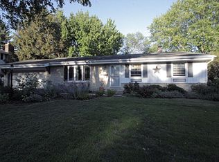 W55N790 Cedar Ridge Dr, Cedarburg, WI 53012
