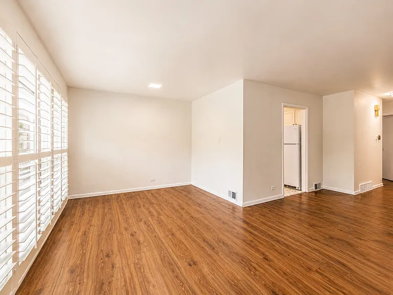 408 S Albert St — Photo 12