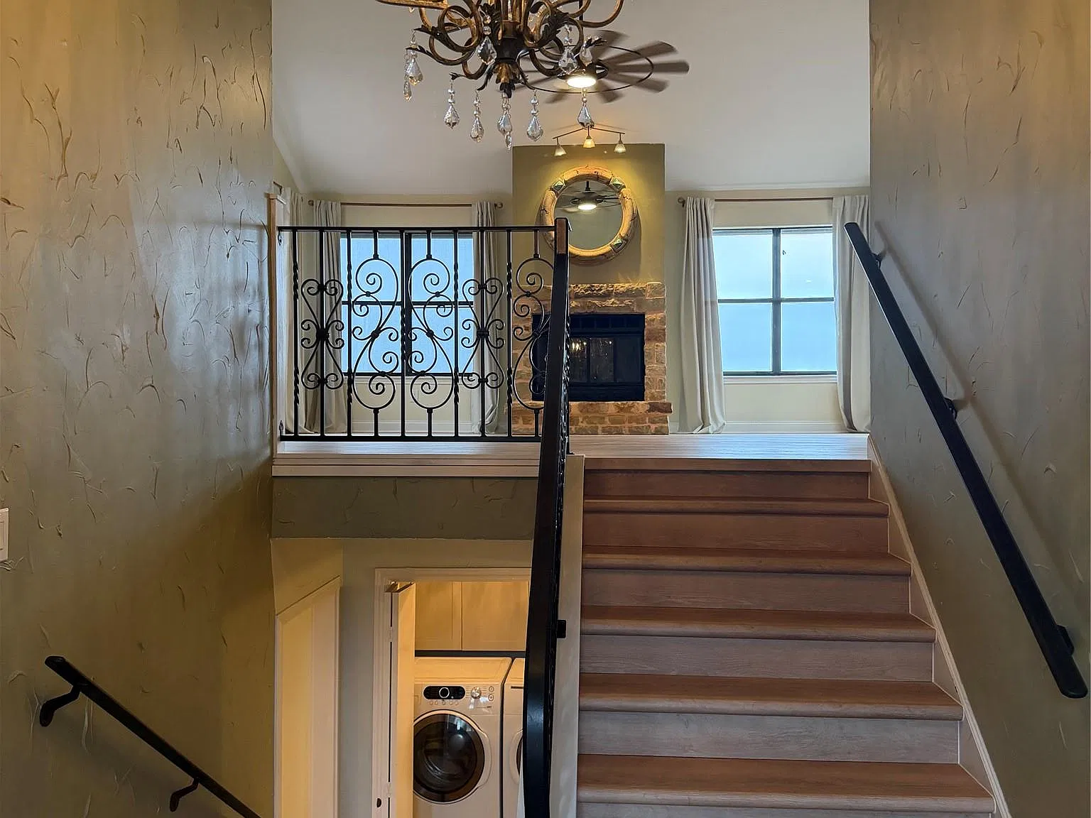 3 bed, 2.5 bath, 2638 sqft, $3,750 — Photo 2