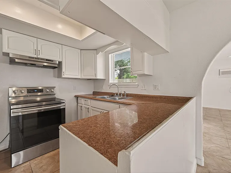 6311 Tall Willow Dr — Photo 14