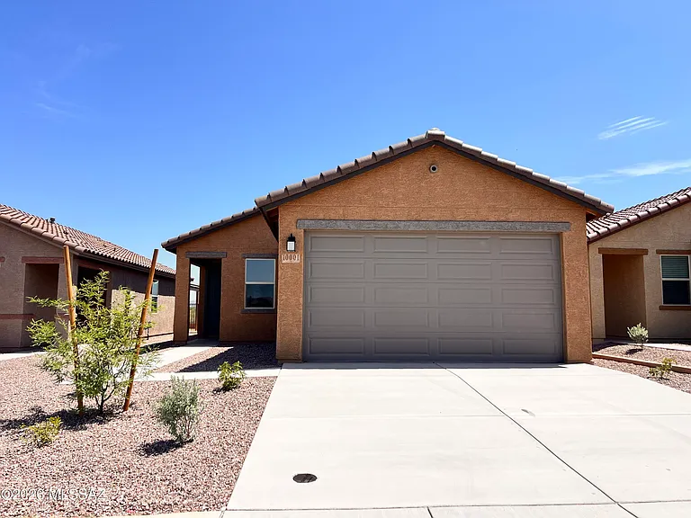 10004 E Lebaron Dr — Photo 1