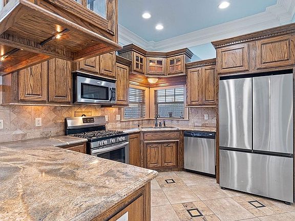 5th image of 4002 SW Town Vu Rd