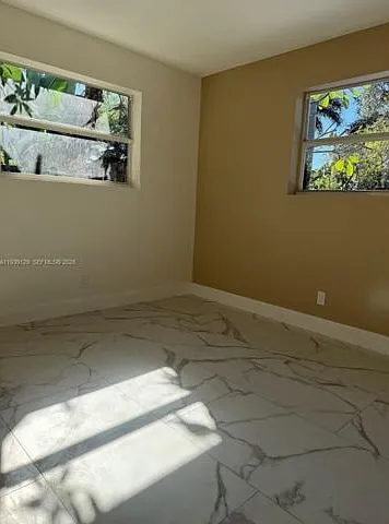 1811 N 40th Ave — Photo 10
