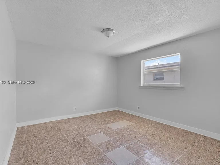 632 SW 16th Ave #D — Photo 4