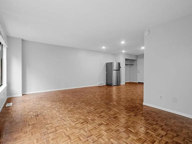 Van Cleve Townhomes — Photo 8