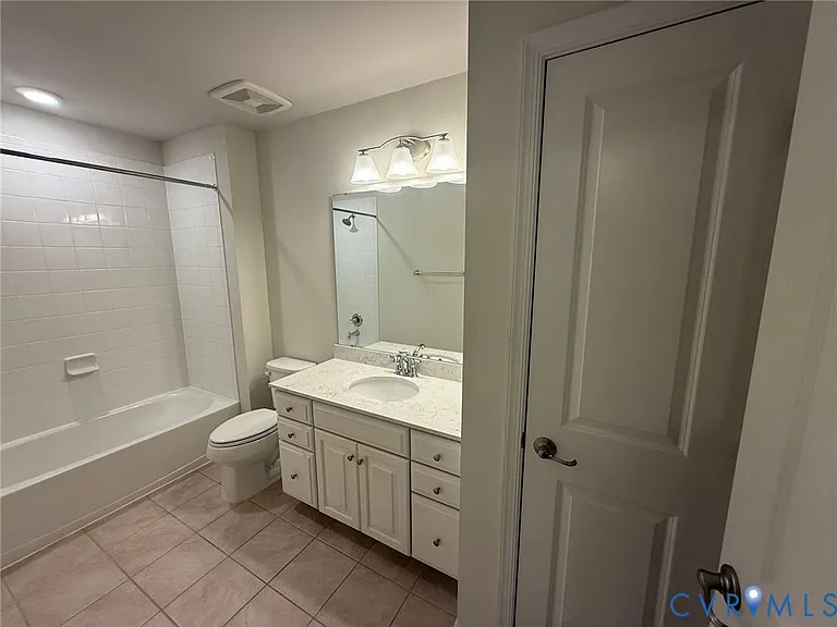 7983 Wistar Woods Ct — Photo 4