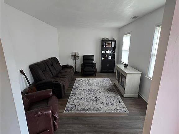 4th image of 3205 Clover Hill Dr