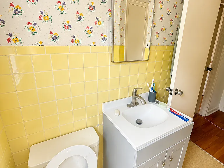 2nd Floor Bathroom