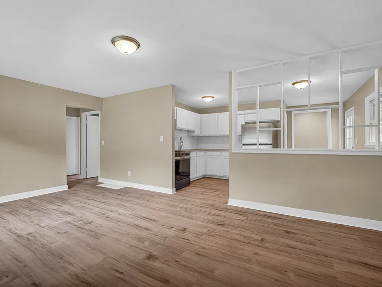 2022 Windsor St — Photo 4