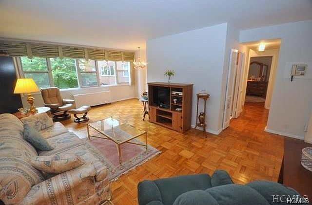 Bright and Sunny "L" shaped living room and dining room has cour