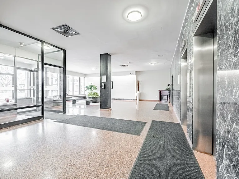 520 Wellington St — Photo 10