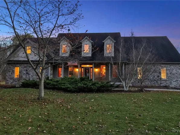 145 Morningside Dr, Grand Island, NY 14072
