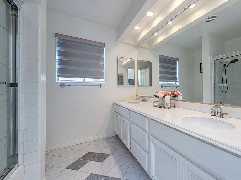 1011 S Mountcrest Ct — Photo 32