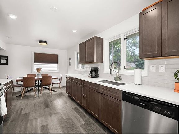 3rd image of 2507 W Holyoke Ave