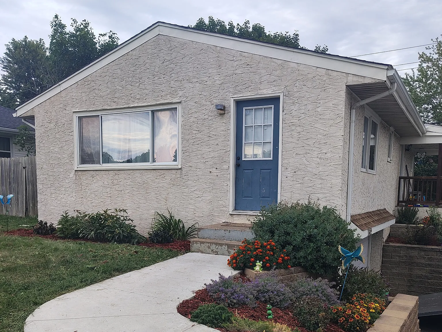 3 bed, 1050 sqft, $2,200 — Photo 1