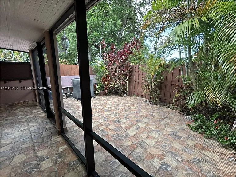 14110 Kendale Lakes Cir — Photo 75