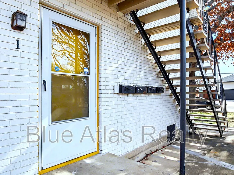 411 E Polk St #1 — Photo 2