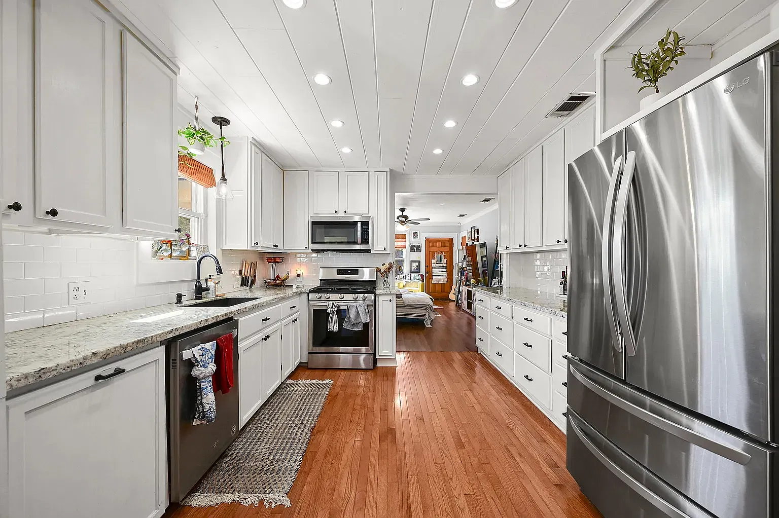3 bed, 1500 sqft, $2,200 — Photo 4