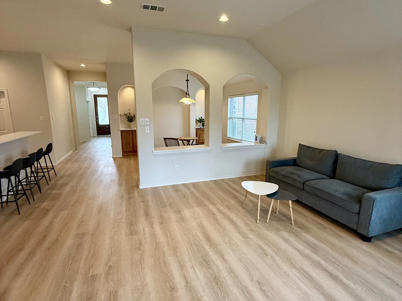 3 bed, 1883 sqft, $2,400 — Photo 3