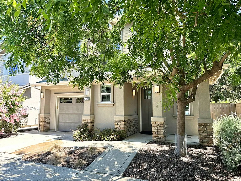 4578 Blue Oak Pl — Photo 2