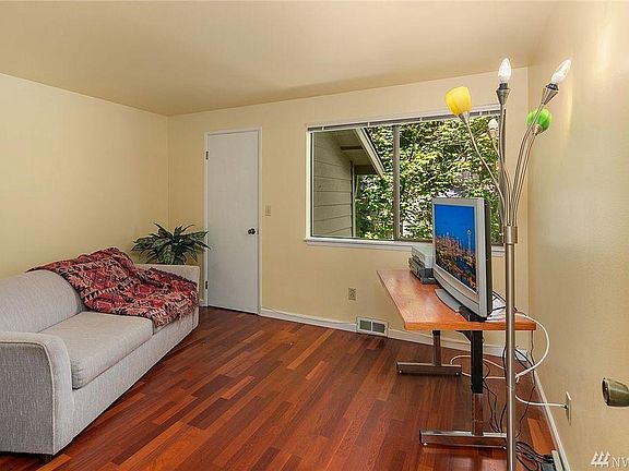4th image of 16146 SE 33rd Ln
