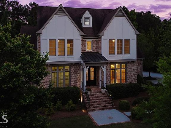 2nd image of 255 Newhaven Dr