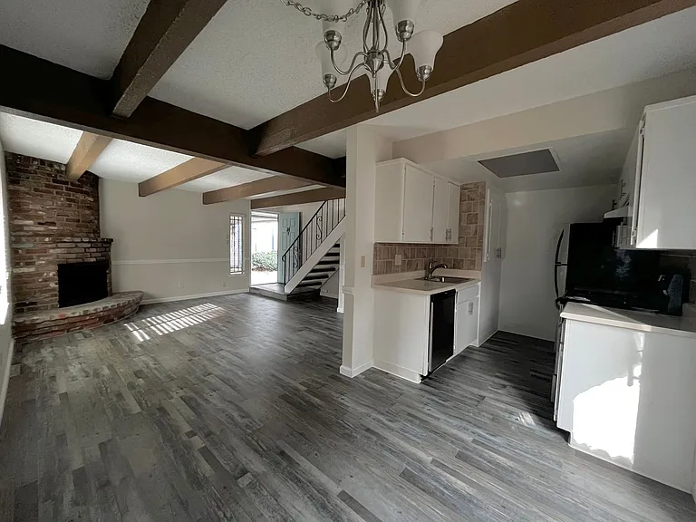 2805 - 2807 H Street - Fireside West — Photo 4