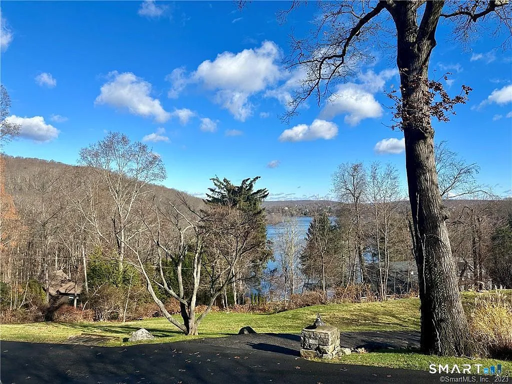 3 bed, 2.0 bath, 1184 sqft, $3,000 — Photo 2