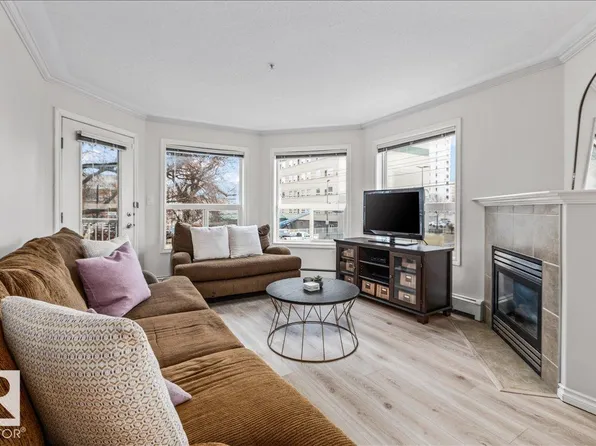 9938 104th St NW #206, Edmonton, AB T5K 2X7